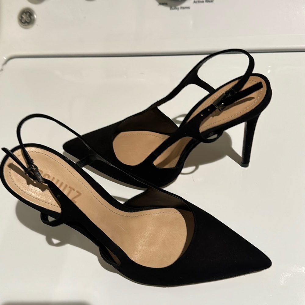 NWT Schutz black pumps